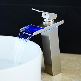 Zeitgenössisch Mittellage LED / Wasserfall with Keramisches Ventil Einhand Ein Loch for Gebürsteter Nickel, Waschbecken Wasserhahn