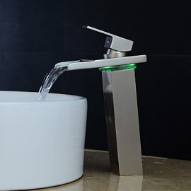 Zeitgenössisch Mittellage LED / Wasserfall with Keramisches Ventil Einhand Ein Loch for Gebürsteter Nickel, Waschbecken Wasserhahn